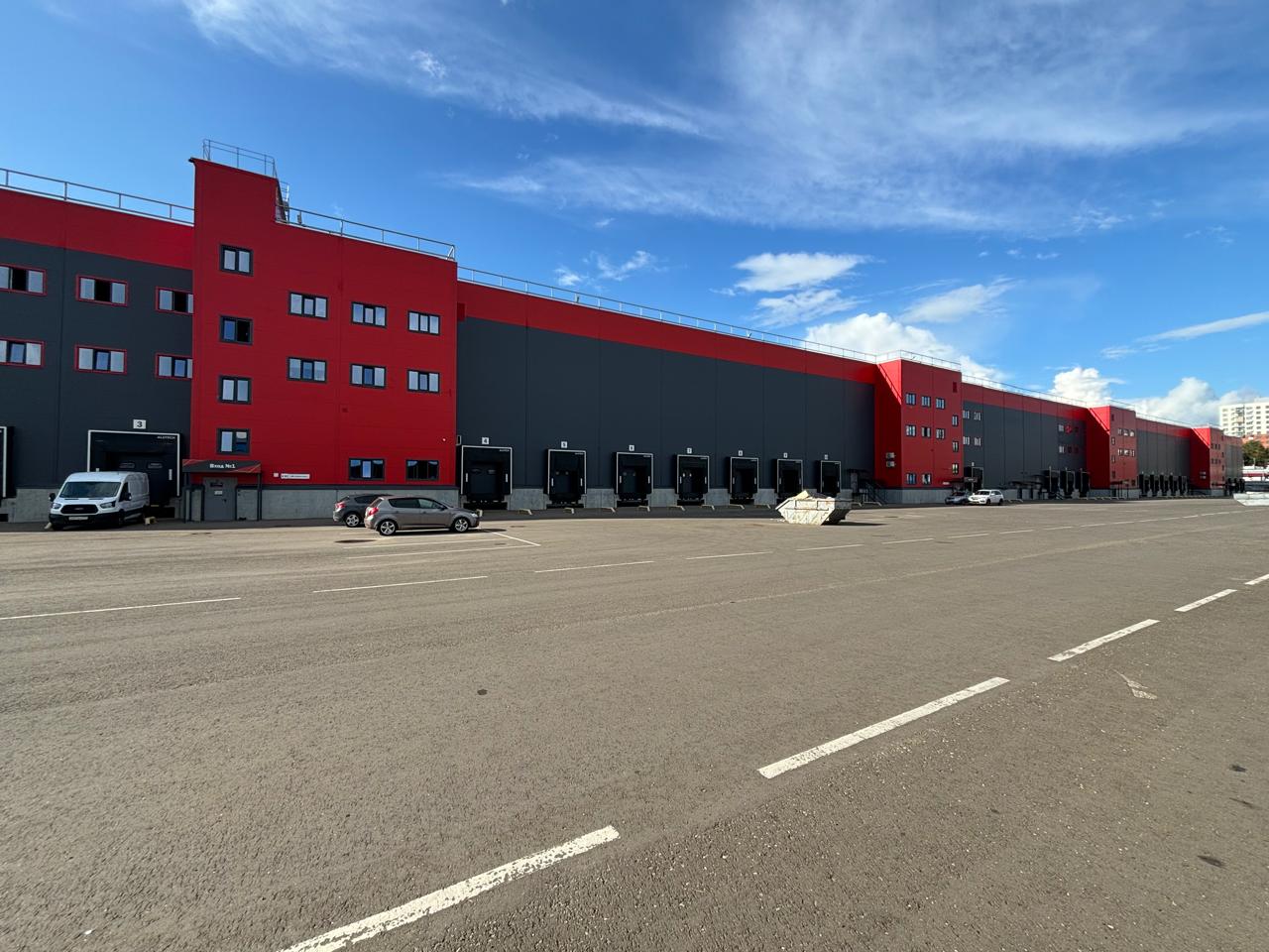 Вид на фасад склада, построенного застройщиком Лыткарино Парк