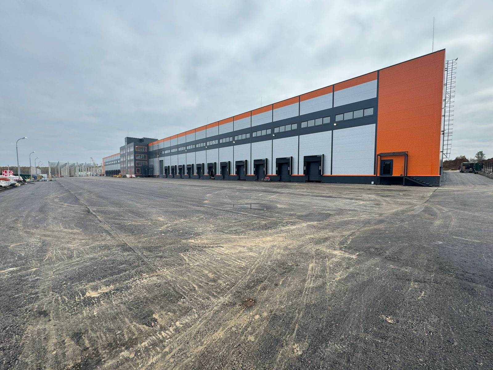 Вид на удобную и практичную парковку, построенную застройщиком Лыткарино Парк